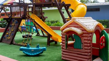 Área de juegos infantiles al aire libre