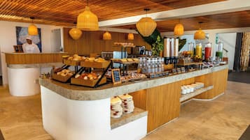 Petit déjeuner buffet compris tous les jours