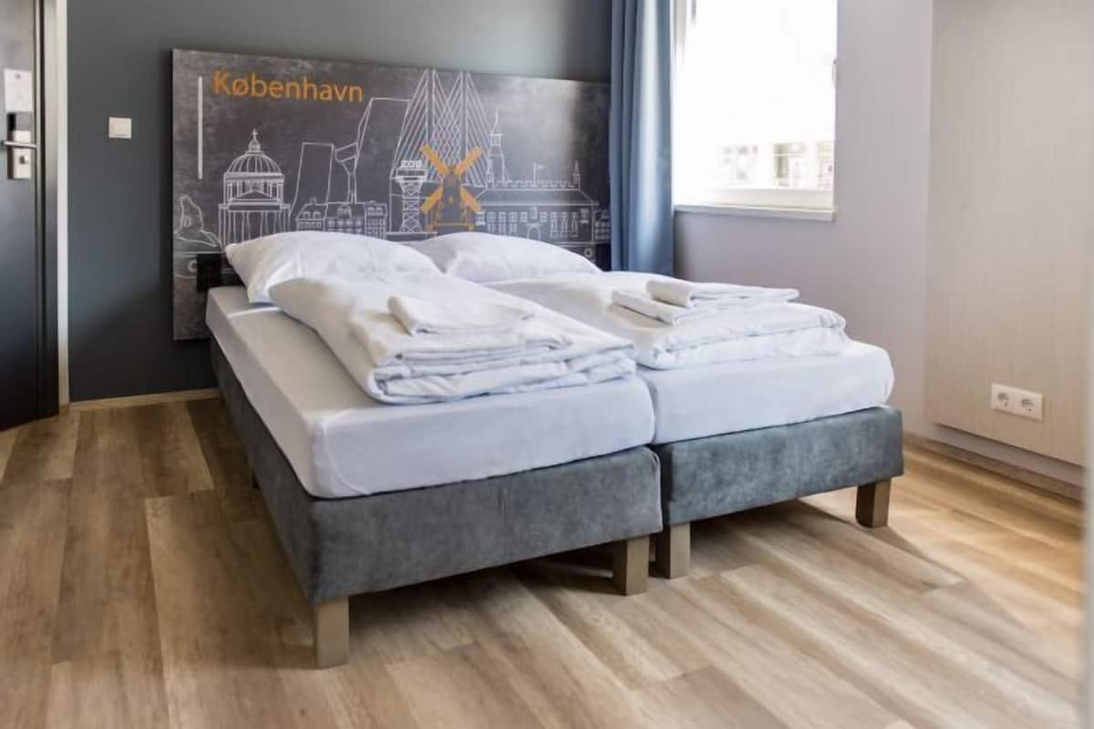 Blackout curtains, free WiFi, bed sheets