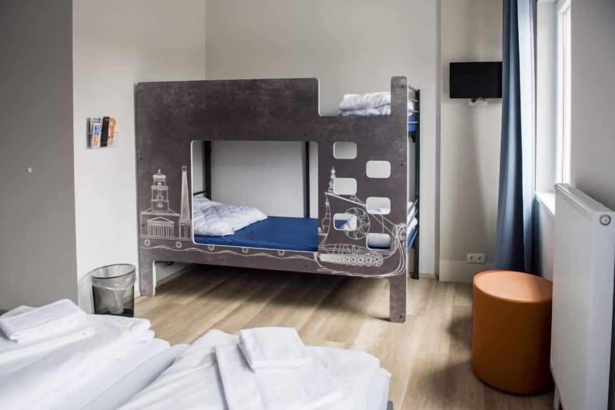 Blackout curtains, free WiFi, bed sheets