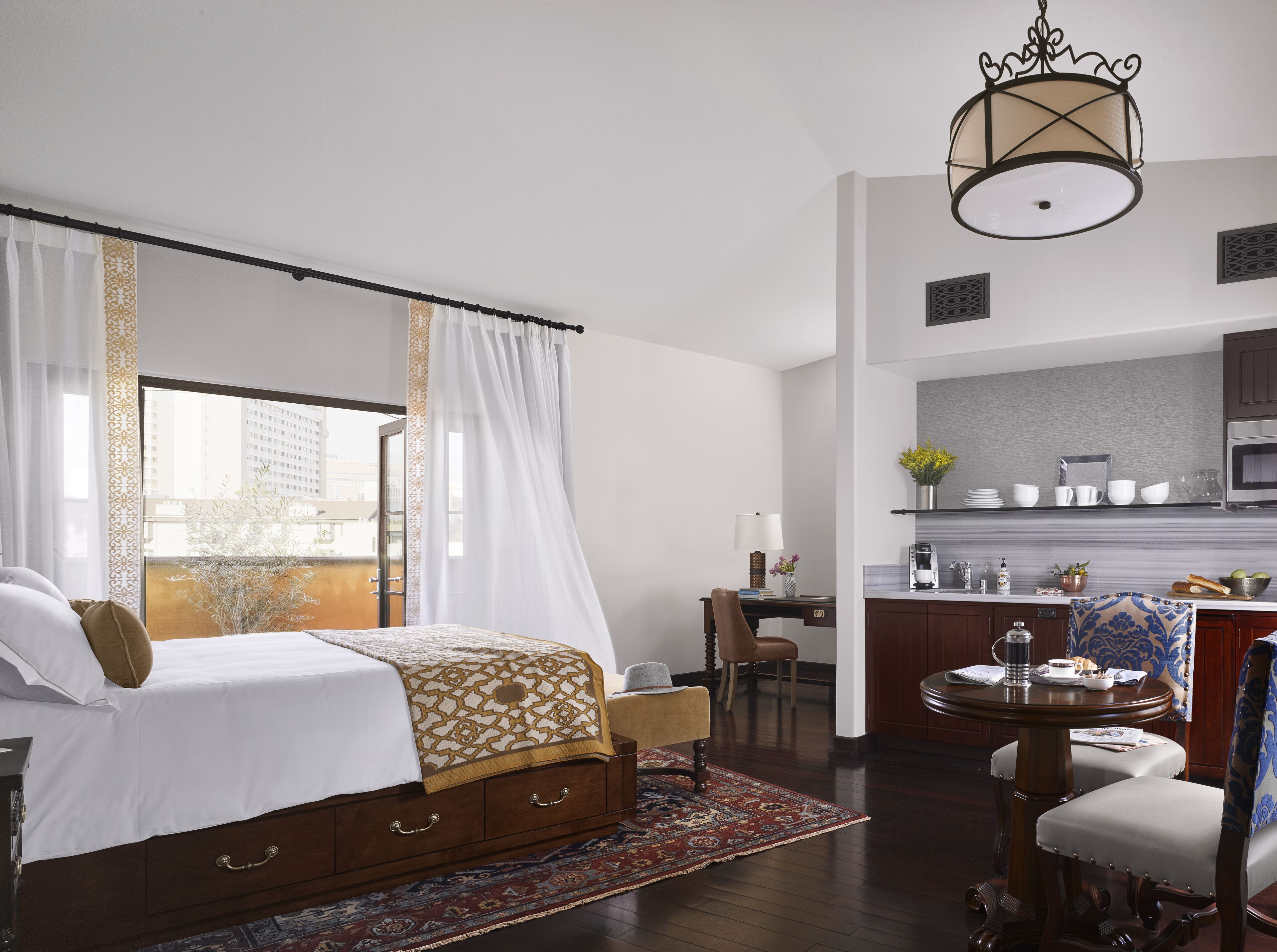 1 bedroom, frette italian sheets, premium bedding, down duvets