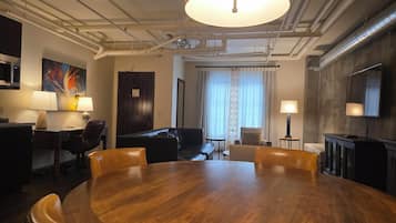 1 bedroom, Frette Italian sheets, premium bedding, down duvets