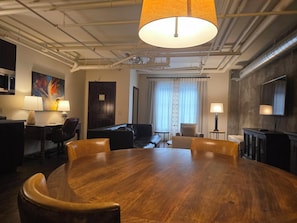 Suite, Mezzanine | 1 bedroom, Frette Italian sheets, premium bedding, down duvets - Plaza La Reina (Los Angeles)