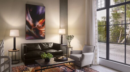 Plaza La Reina - view 2