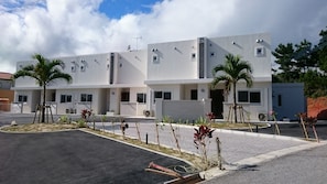 Exterior - Coldio Onna Hills (Onna)