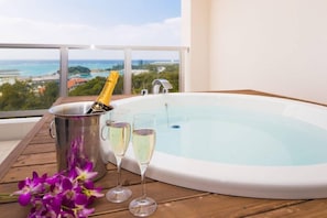 Kostenlose Toilettenartikel, Haartrockner, Hausschuhe, Bidet