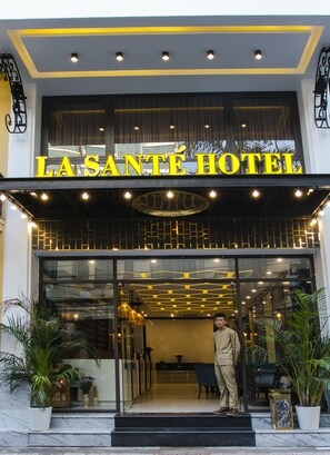 Front of property - La Santé Hotel & Spa (Hanoi)