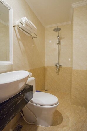 A bathroom with a toilet, a sink, and a shower. - Hanoi A83 Hotel (Hanoi)