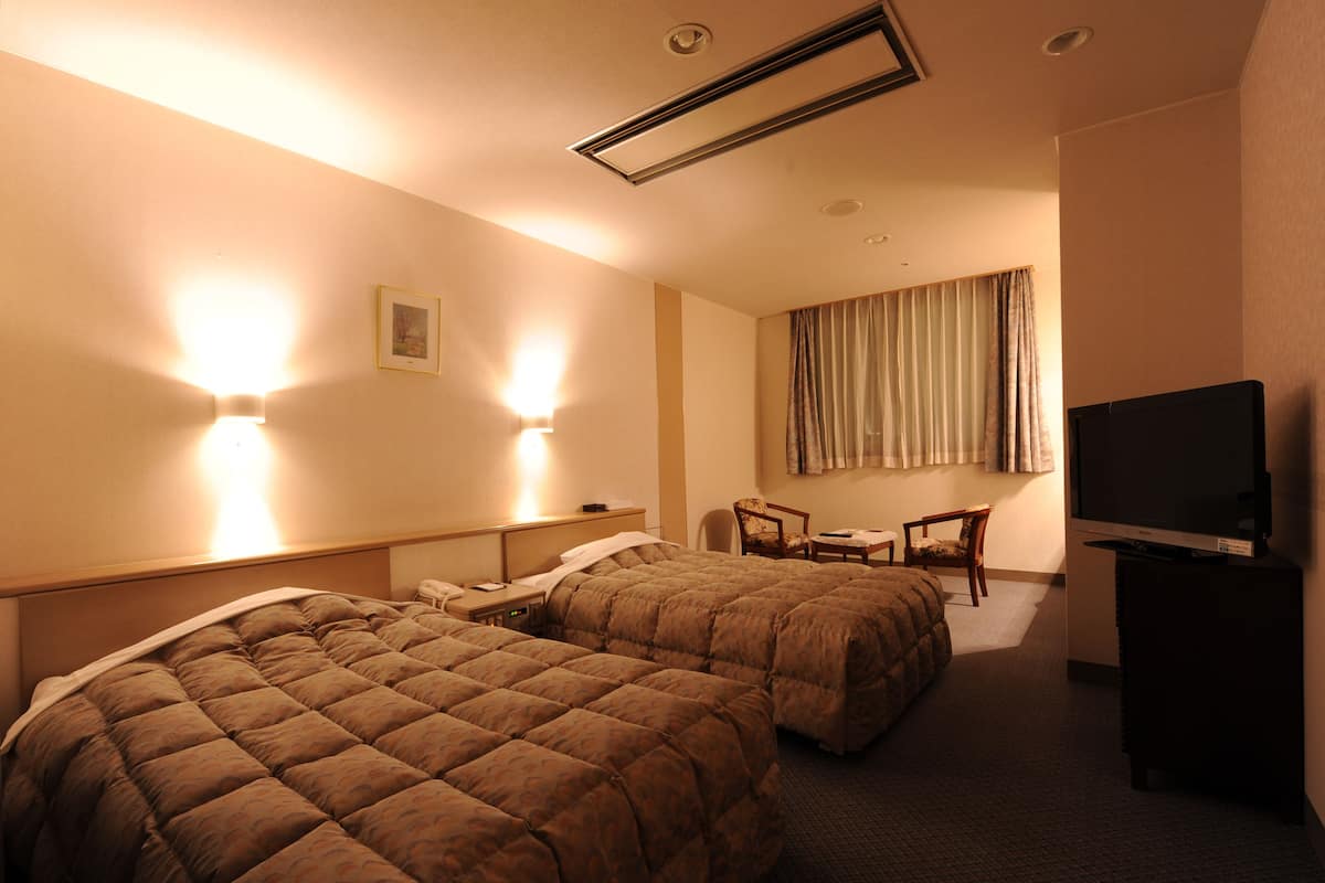 takachihokan, twin room | in-room safe, free wifi, bed sheets