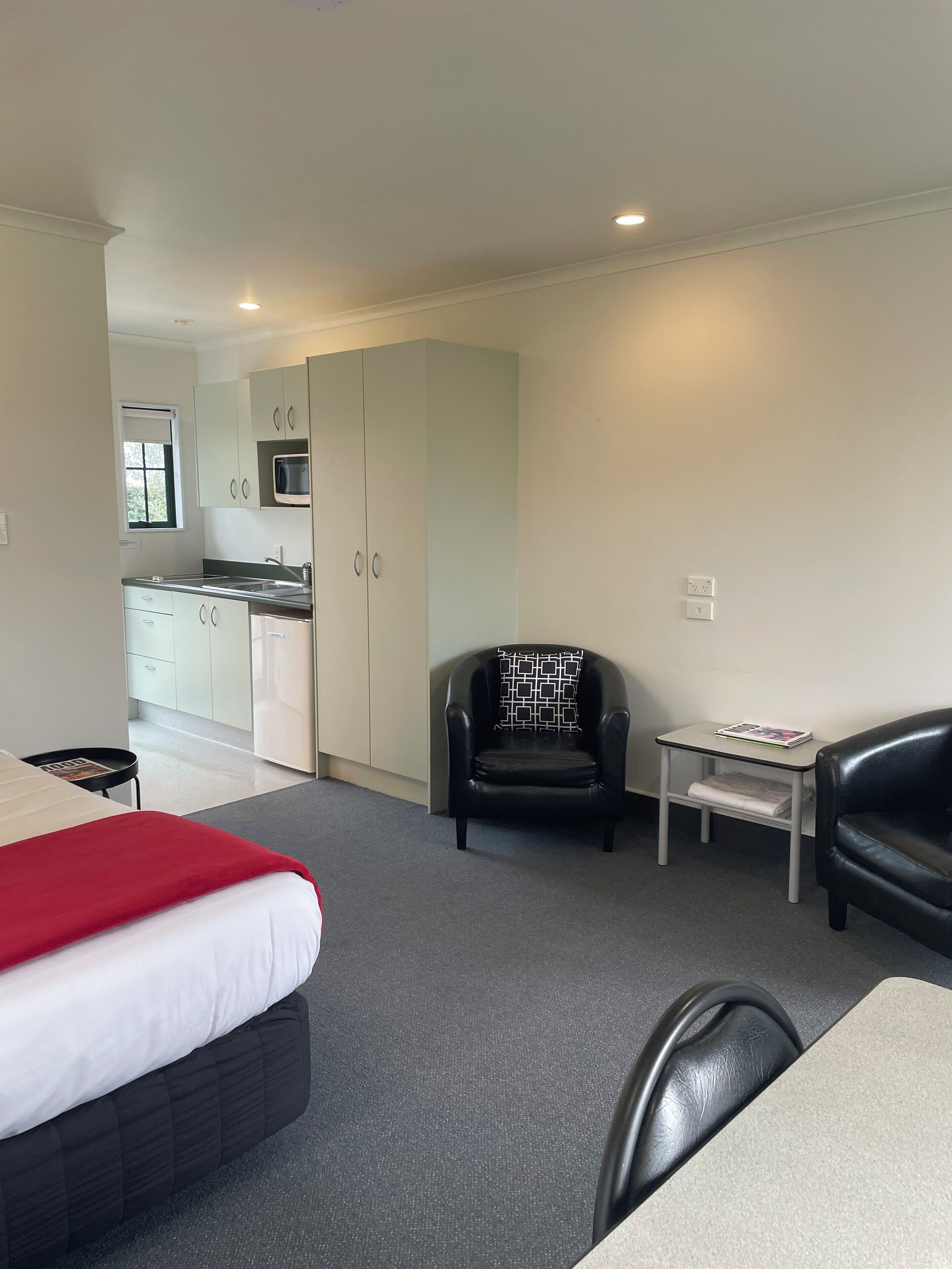 โต๊ะทำงาน, เตารีด/โต๊ะรีดผ้า, Wi-Fi ฟรี, ผ้าปูที่นอน