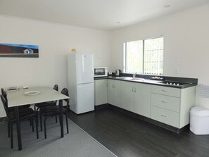 Private kitchen - Kerry Lane Motel (Hawera)