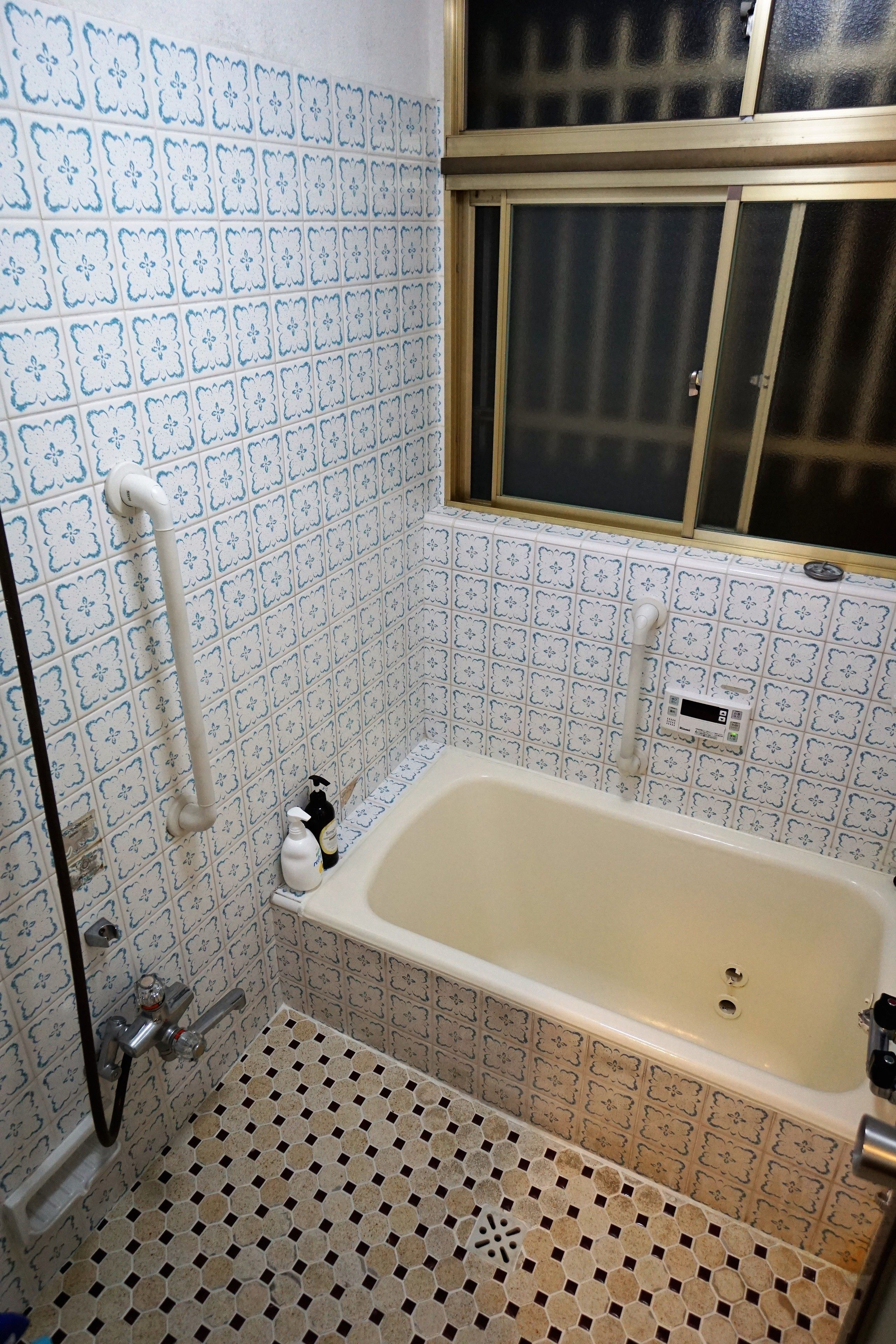 separate bathtub and shower, free toiletries, hair dryer, slippers