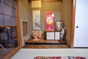 Quarto triplo tradicional (Japanese Style) | Escrivaninha, Wi-Fi de cortesia
