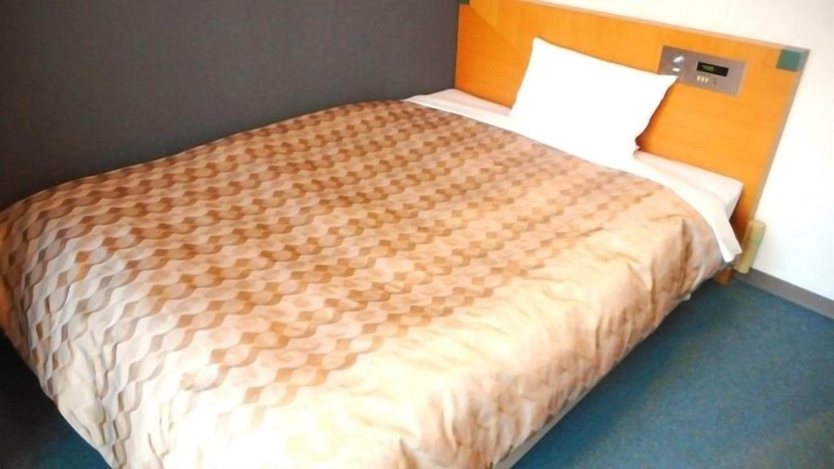 Schreibtisch, schallisolierte Zimmer, Bügeleisen/Bügelbrett