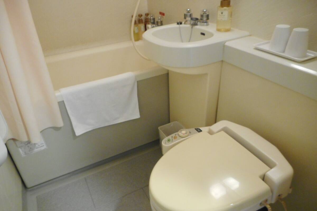 desk, soundproofing, iron/ironing board, free wifi