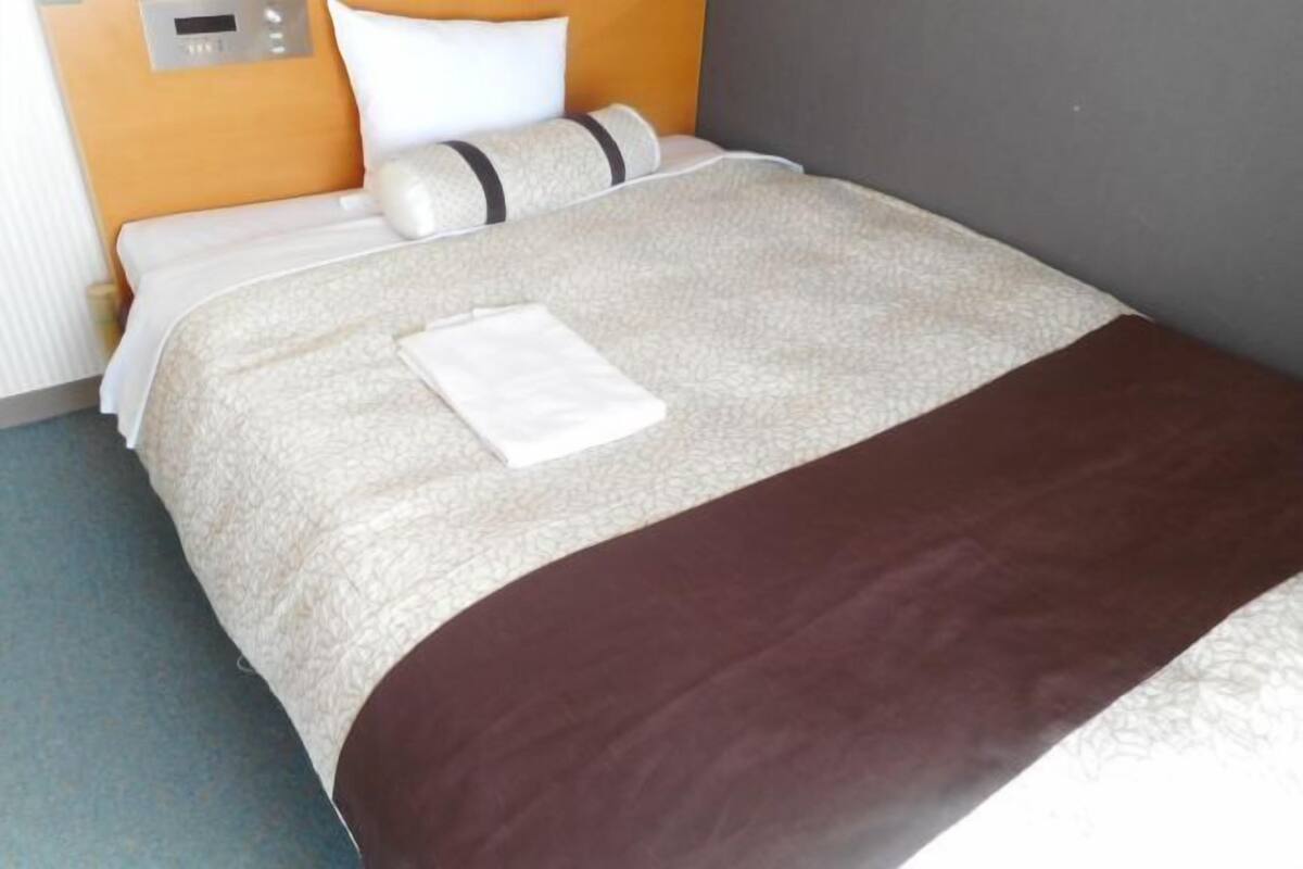 Desk, soundproofing, iron/ironing board, free WiFi