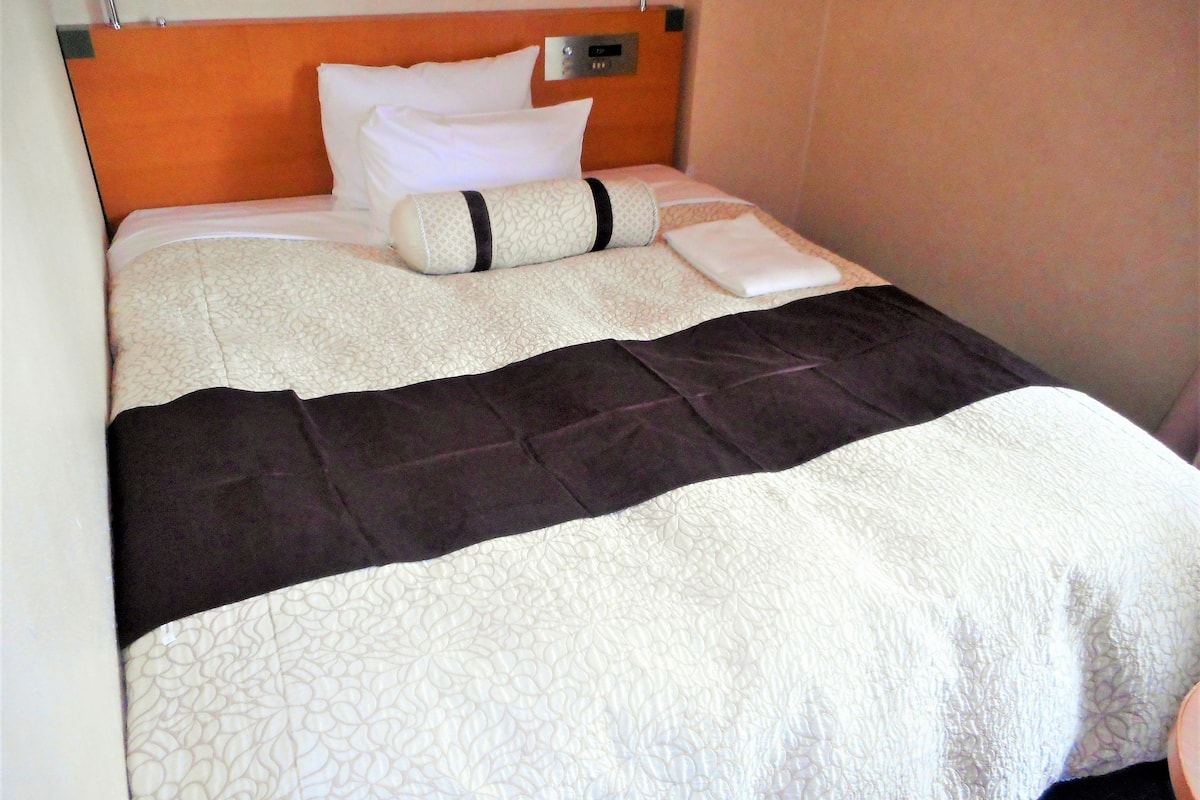 desk, soundproofing, iron/ironing board, free wifi