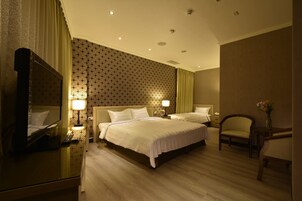 Cortinas blackout, tabla de planchar con plancha y wifi gratis 