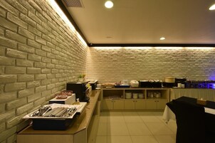 Desayuno todos los días (con cargo)