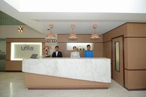 Reception - Hotel Lexus Yangon (Yangon)
