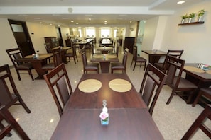 Breakfast, lunch, dinner served; local and international cuisine