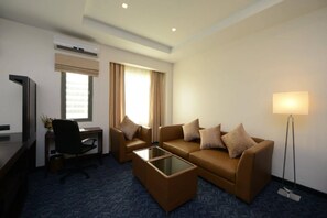 Executive Suite | Living room