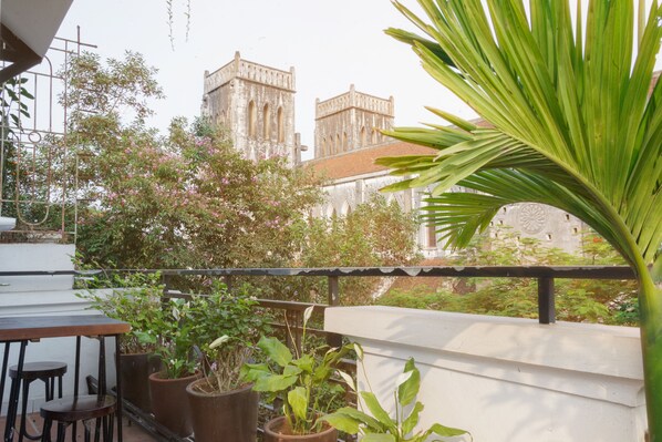 Terrace/patio - Cinnamon Cathedral Hotel (Hanoi)