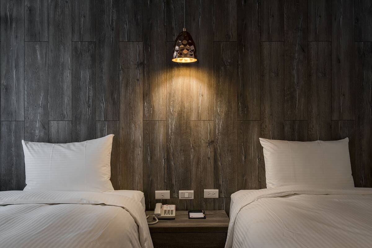 standard twin room | minibar, desk, soundproofing, iron/ironing board