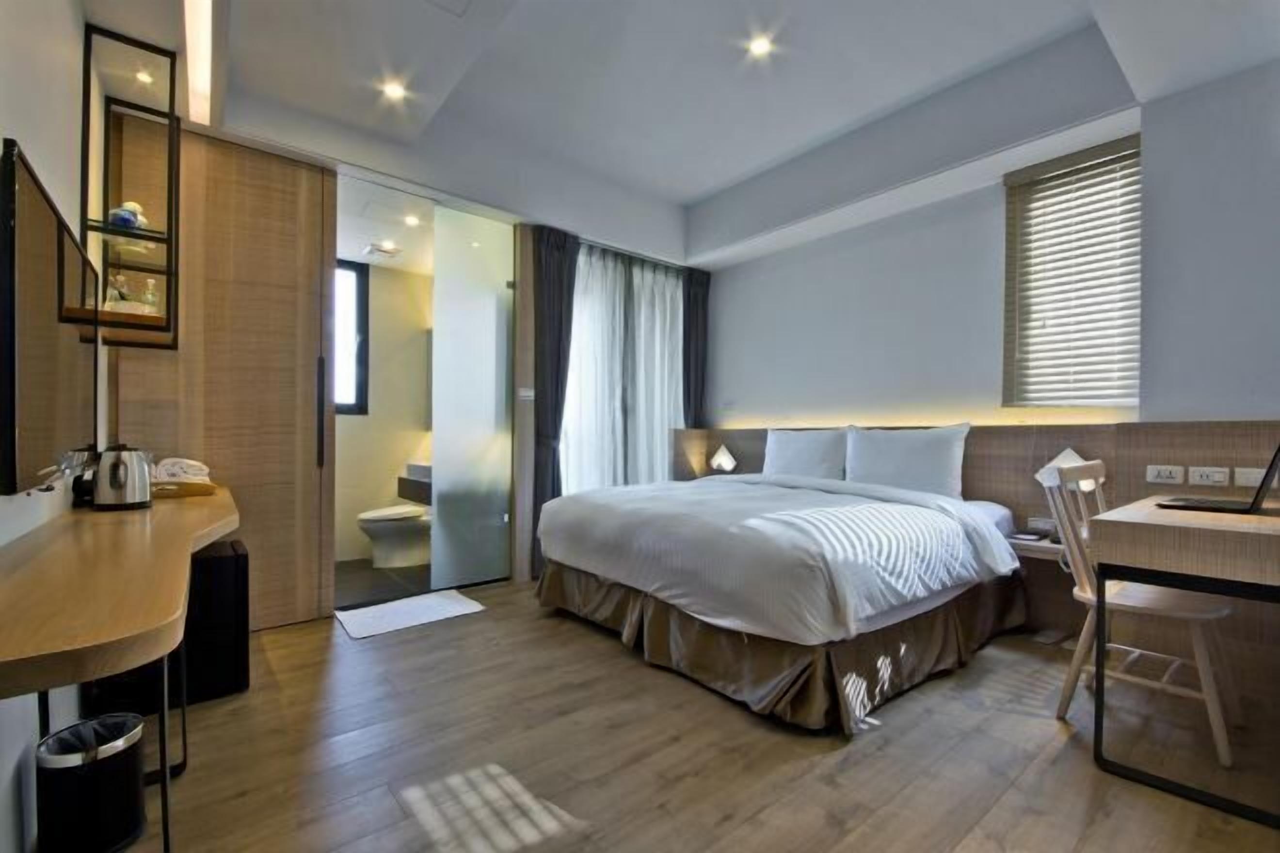 Minibar, desk, soundproofing, iron/ironing board