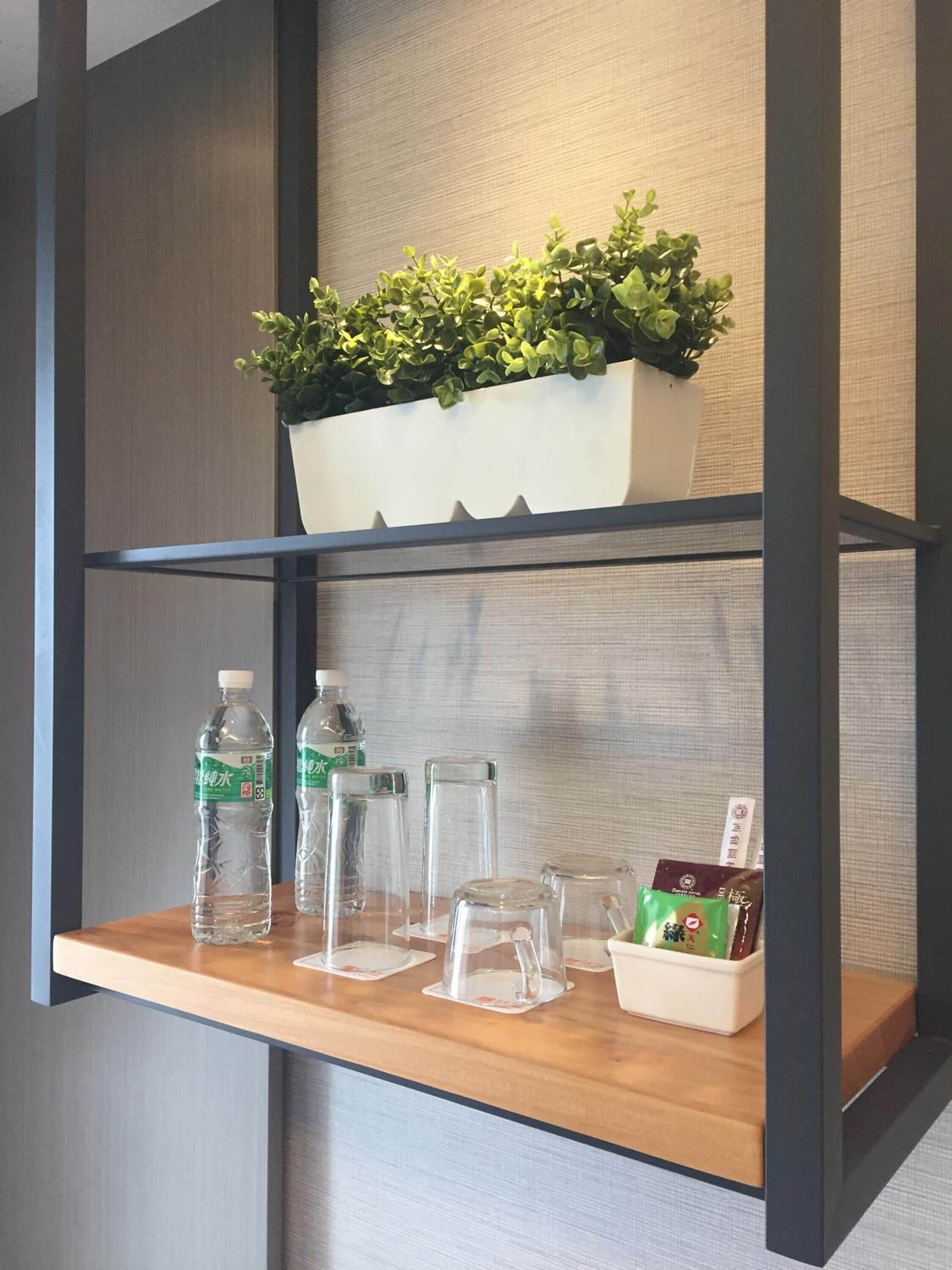 shower, rainfall showerhead, free toiletries, hair dryer