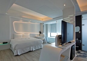 Minibar, desk, soundproofing, iron/ironing board