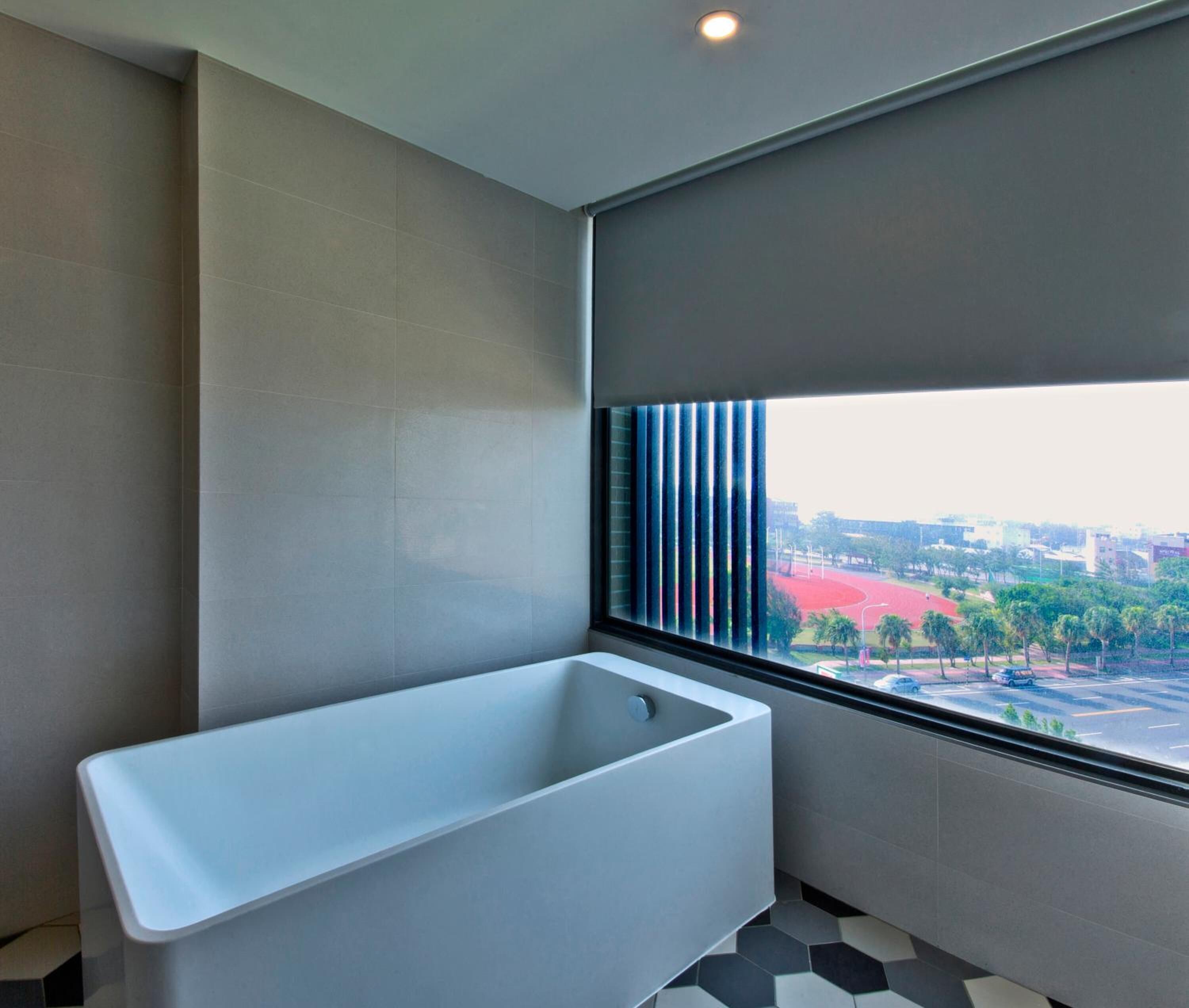 shower, rainfall showerhead, free toiletries, hair dryer