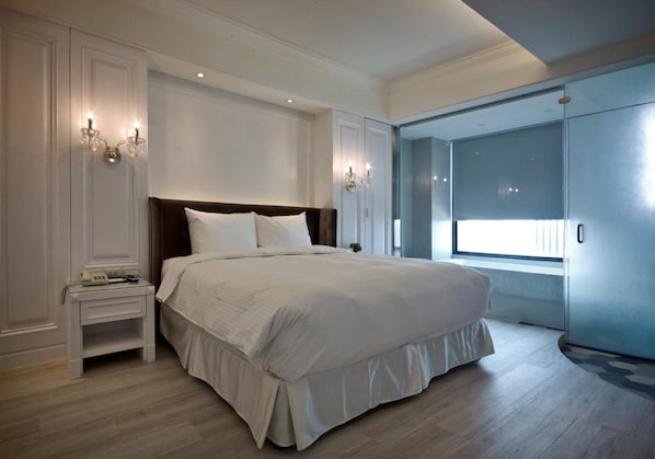 Minibar, desk, soundproofing, iron/ironing board