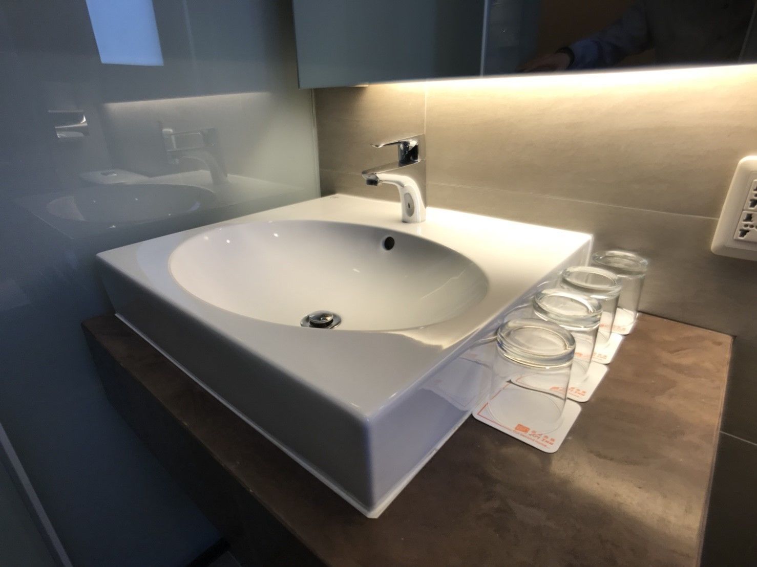 classic quadruple room, 2 double beds | bathroom sink