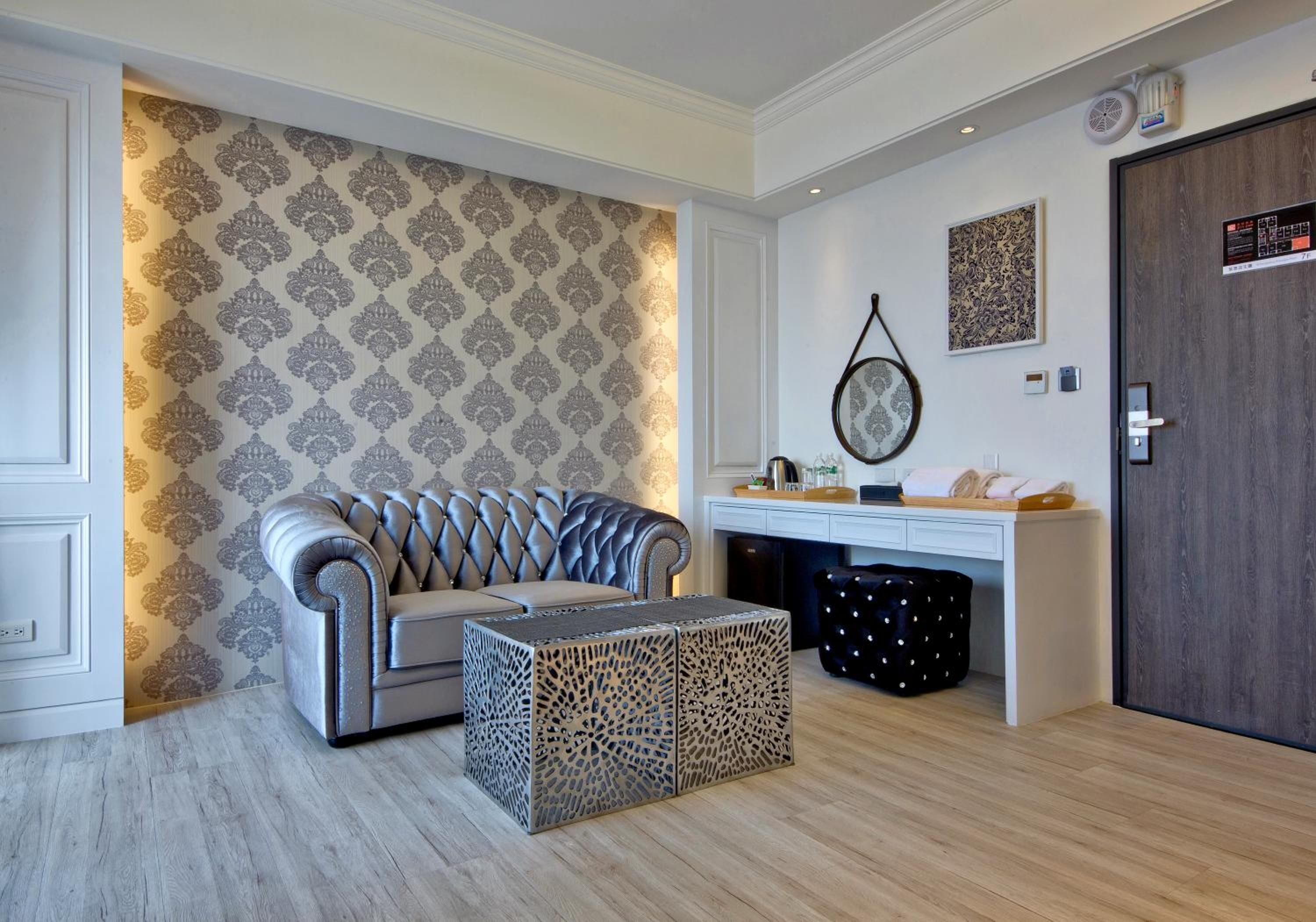 43-inch lcd tv with digital channels, tv