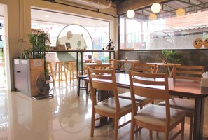 Restaurant - Mad Panda Hostel (Hua Hin)