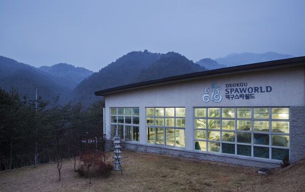 Unclassified image, 1 of 38, button - Dukgu Oncheon Condo (Uljin)