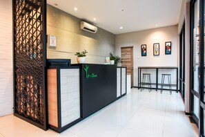 Lobby - LeGreen Suite Supomo (Jakarta)