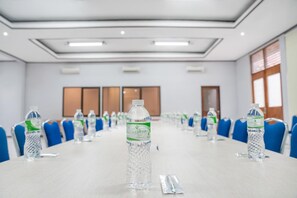 Meeting facility - LeGreen Suite Supomo (Jakarta)