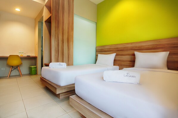 Desk, soundproofing, free WiFi - LeGreen Suite Supomo (Jakarta)