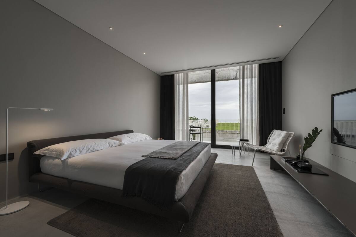 Simply Standard | Minibar, in-room safe, free WiFi