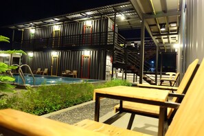 Hồ bơi ngoài trời 