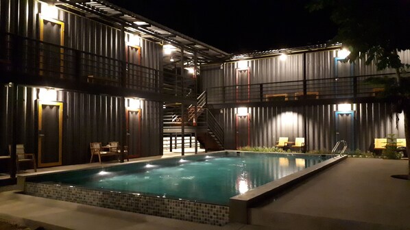 Outdoor pool - Na-tub Hostel (Ko Pha-ngan)