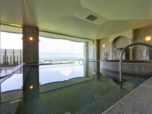 Indoor spa tub - Hotel Azalea (Tsu)