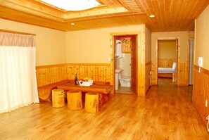 Room, 3 Bedrooms (50PY) | Living area - Jeju Parkland (Jeju City)