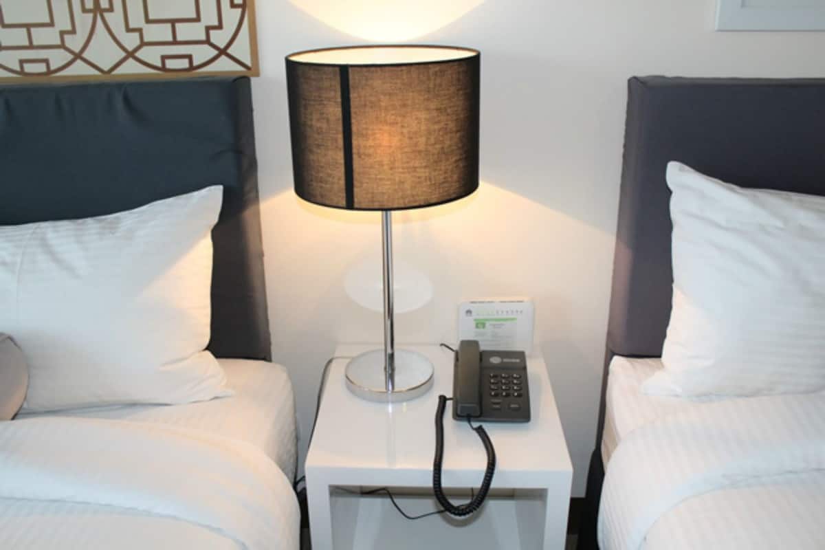 Family Suite with Breakfast for 4 | Caja fuerte, escritorio, sistema de insonorización