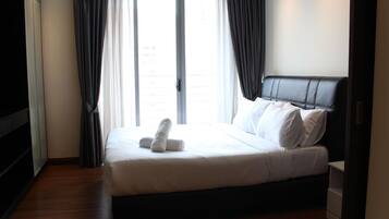 1 bedroom, desk, soundproofing, iron/ironing board
