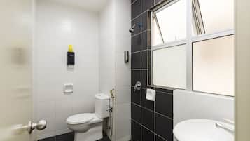 Deluxe Studio | Bathroom