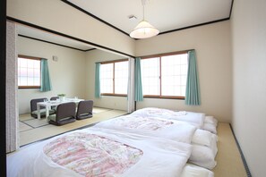 Free WiFi, bed sheets, wheelchair access - Fujiyama Base (Fujiyoshida)