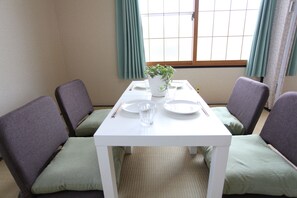 Free WiFi, bed sheets, wheelchair access - Fujiyama Base (Fujiyoshida)